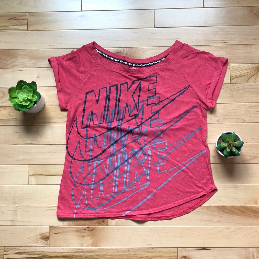 Girls Nike tee